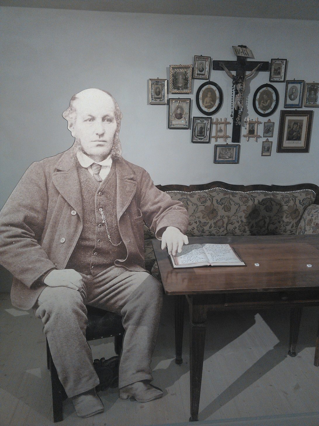 South Tyrolean Medicine exhibition, Brunico (by Melissa Maioni) (01).jpg